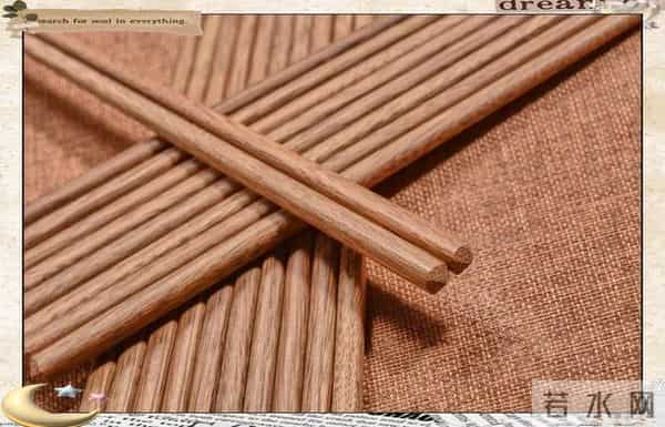 木筷和不锈钢筷，哪种更适合家用？看完冒“一身冷汗”，你知道吗