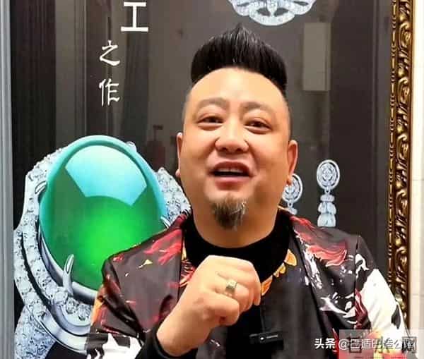 一年130场酒局最终用生命买单，42岁男子倒在酒桌上留下一墙茅台