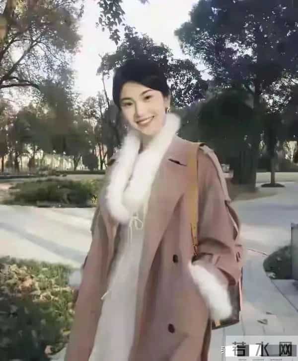 河南郑州一校花 169cm身高 身材拥有黄金比例 散发迷人身材魅力