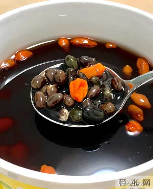 比枸杞更护眼，比蓝莓更抗衰！这碗水坚持喝，养肝肾，眼不干不花