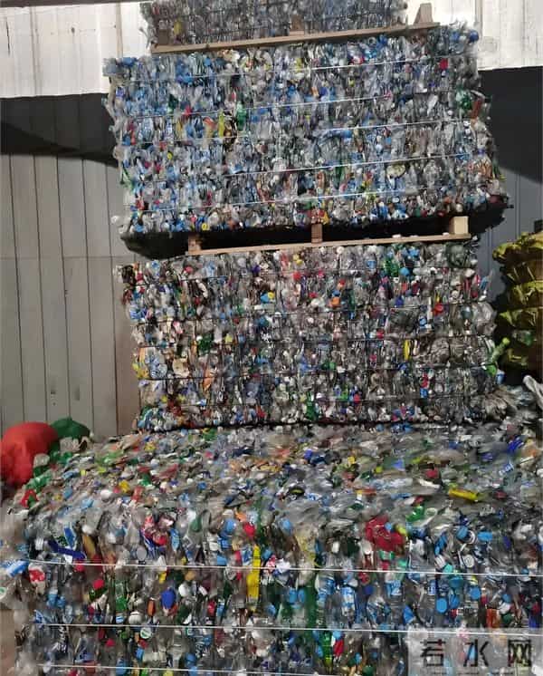 说句扎心的话：塑料瓶子做的再生纤维你们买不起。