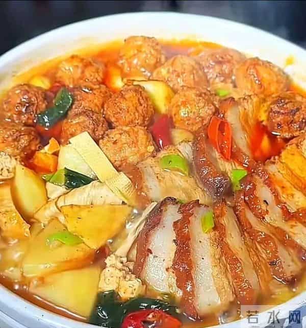 一口砂锅暖到心！商用级配方全公开，在家也能做出街景爆款味