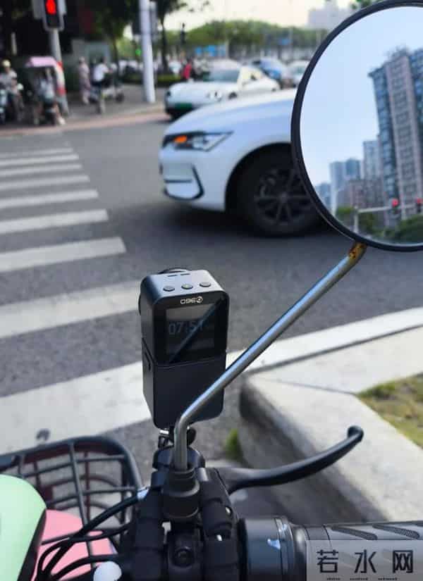 被年轻人的“电动车小配件”惊到了！网友直呼：会生活的人了不起