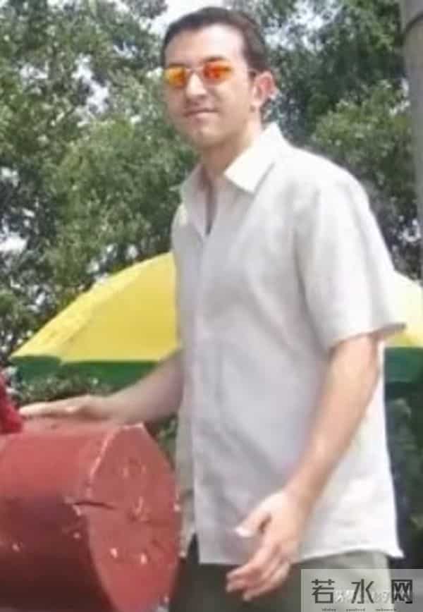 法国小伙爱上武汉女孩，共同携手16年，养岀中文最牛混血