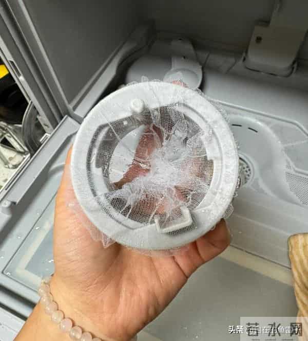 被网友的生活智慧惊呆了！小家电换个思路清洗，干净又轻松