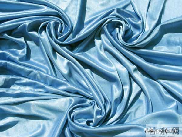 聚酯纤维“塌房”背后，竟是中国制造的“谎言”与你的“焦虑”？