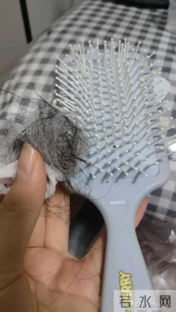 被59岁阿姨的“卫生间智慧”征服了，网友：会过日子的人真了不起