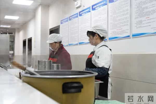 万山区政府停车场、机关食堂对外开放！