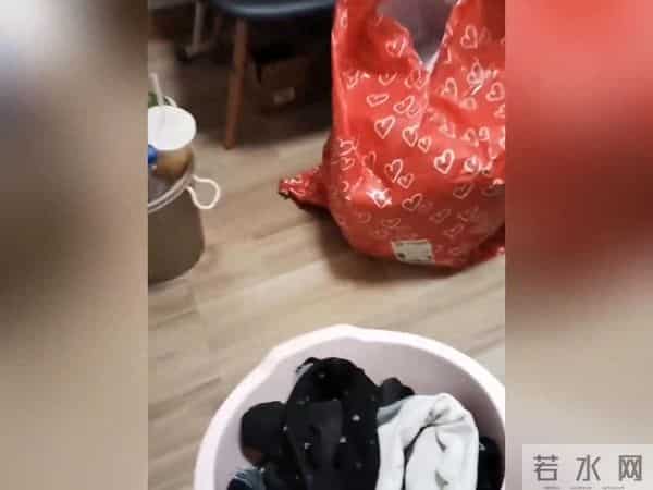 网友：姐你衣柜哪里买的？我也要给我老公买一个！