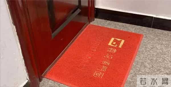 家里地垫放在大门外还是大门内？原来很多人都做错了，看完改过来