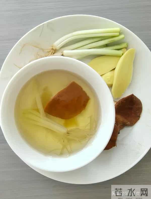 陈皮配一宝，专“刮”肺中痰！早晚喝一杯，喉咙清爽，呼吸顺畅。