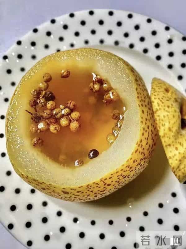 【秋冬咳嗽克星！一颗雪梨蒸出5种润喉方，全家抢着喝】