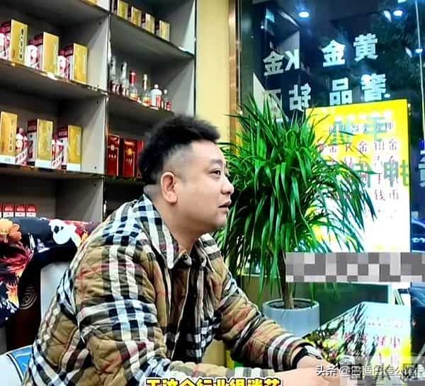 一年130场酒局最终用生命买单，42岁男子倒在酒桌上留下一墙茅台