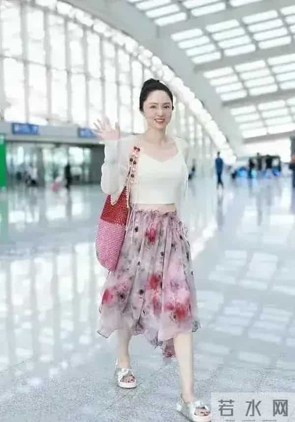 倪萍都觉得她不该二婚，家里还有个不大不小的女儿，会很不方便！