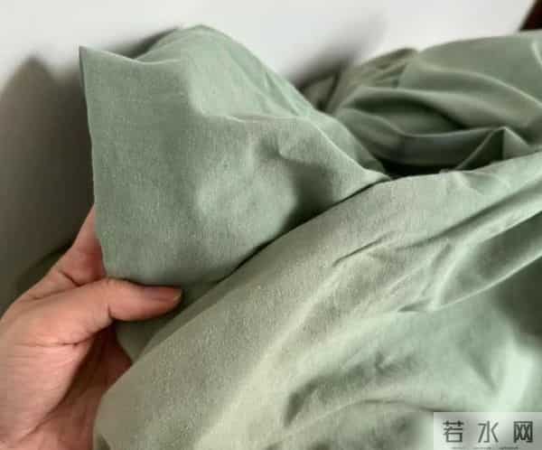 强烈建议停用这种床单！接触时间越长越危险，很多人还在用
