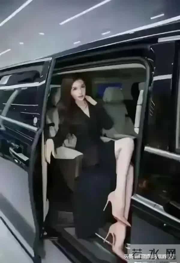 顶级车模王琳 身高179cm 身材拥有黄金比例 散发迷人身材魅力