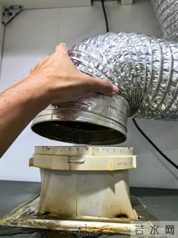 为什么油烟机明明没坏,但就是不吸烟?内行人:别再上赶着当韭菜