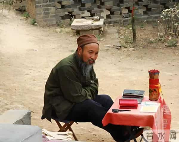 六婶8：娘家面屋倒闭了，六婶又把希望寄托于算命上，到处找大仙