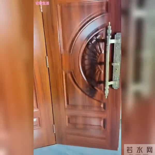 全村仅此一家的霸气大门，小松秋秋家今日落成