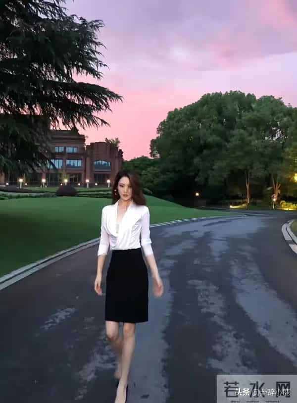 美伢这身材真是绝了，俏丽佳人，以前只在梦里见过，如今美梦成真