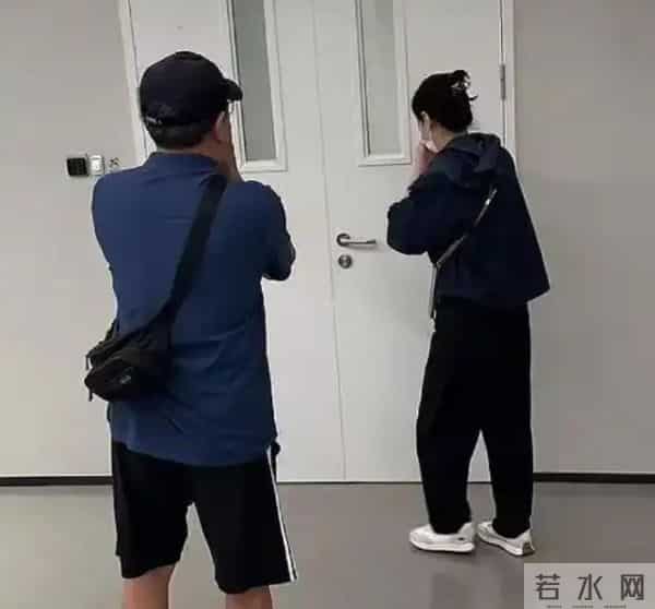 水均益到泉州女婿家做客，和前妻同框还抱外孙女，对女婿称呼疏离