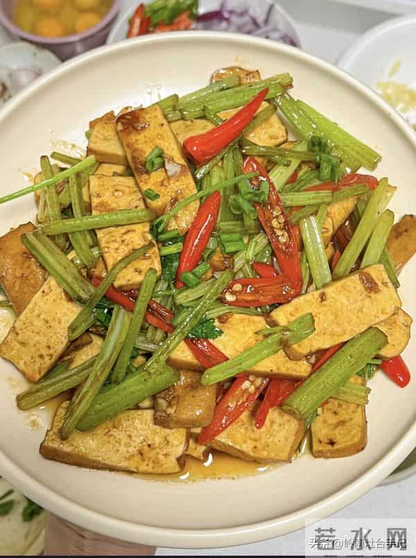 中老年便秘别发愁！常吃这3种食物，通便超轻松，气色也好了