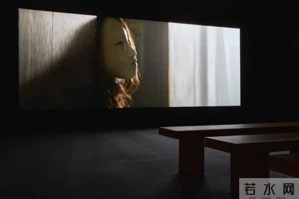 他是苹果公司早期投资人，一生专注媒体艺术收藏