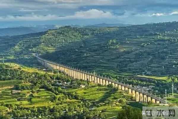 老了才明白,孩子不是恩人的延续,给太多反而养成仇人,适度爱