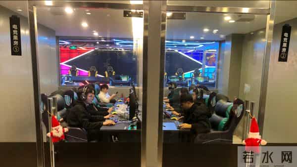 从人满为患到接连倒闭，几乎“消失”的网吧，为何忽然复活了？