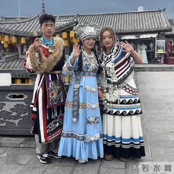 许妈连线浩男品尝美食 骑摩托车出现尴尬一幕 老谢回应公司没法运转