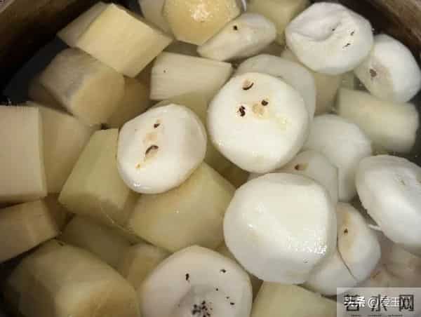 冬天的甘蔗是大补，这5种煮水搭配，清热止咳，养肺养脾养全身！