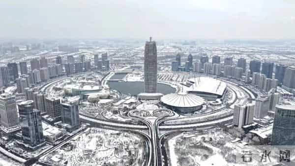 人家下雪天往家跑，而我下雪天往菜地跑，是憨了还是傻了？