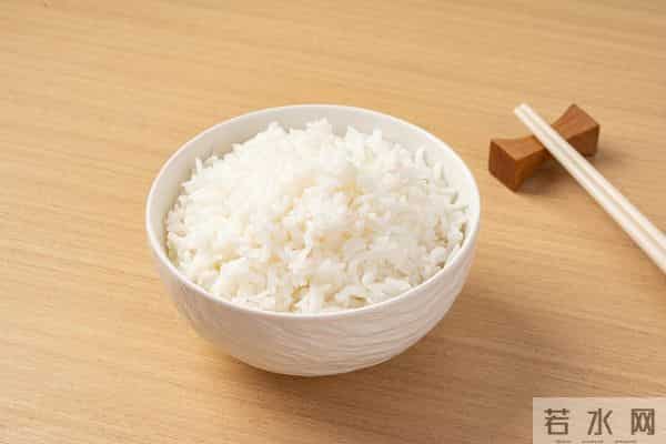 医生劝告：一旦吃上降糖药，这5种食物马上戒掉，再吃有中风风险