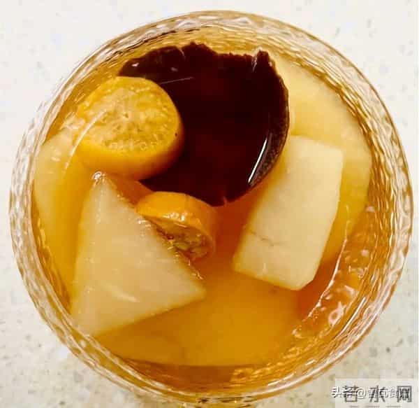 孩子退烧后咳得睡不好？煮这3杯金桔水，清甜润喉喝完整夜都舒服