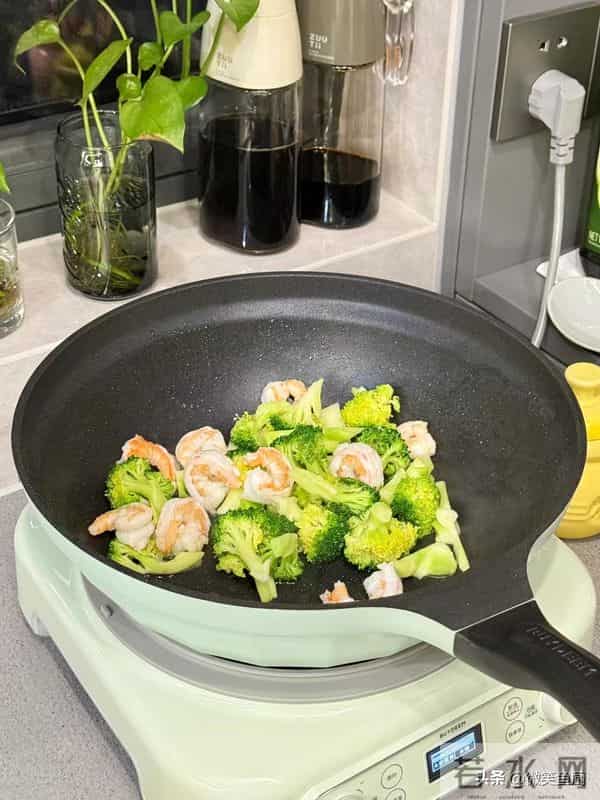 甲流毒株增多！专家劝告：萝卜白菜先靠边，这3样赶紧吃