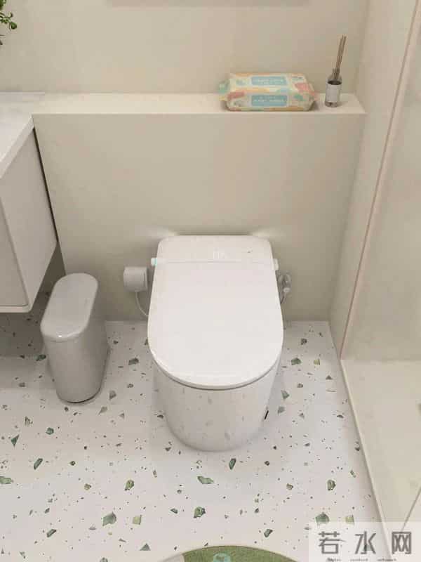 上完厕所马桶盖该打开还是盖着?很多人都没搞懂,难怪家里臭烘烘