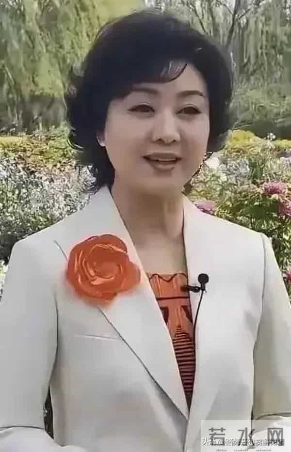 59岁了还这么有气质，能用国色天香来形容颜值的，估计也只有她了