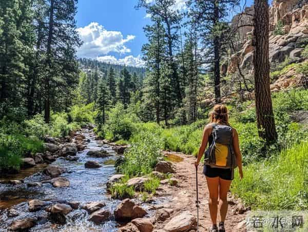 我是一个住家保姆，今年46岁，由于耐不住寂寞，每晚上会去走夜路
