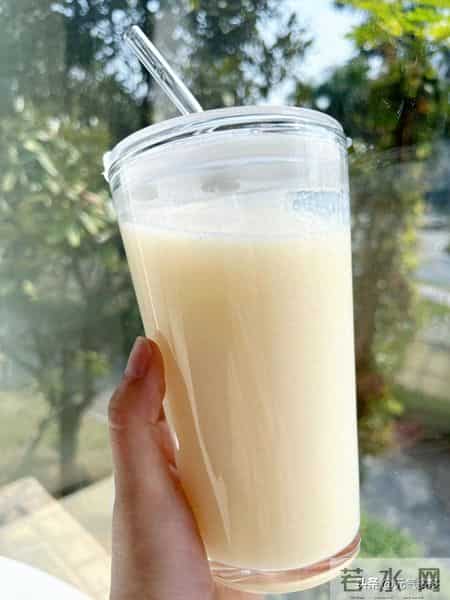 天冷了皮肤干成沙漠?我连喝一周这杯“补水神器”,朋友都追着问