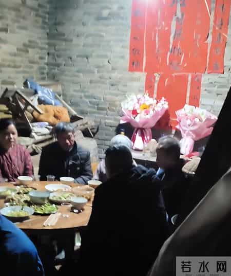 被拐的胡龙与亲妈团聚，一番话道出对养家的不满，未来不再回养家