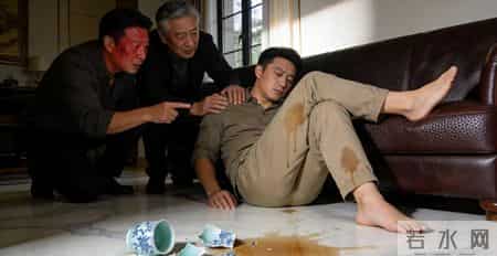 我爸让我去见相亲对象,我故意穿着保安服去,结果对方开着法拉利,笑着对我说:爸没告诉你今天是你家的分公司开业吗?