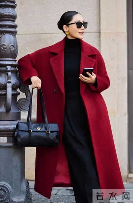 今年冬天流行“红色+黑色”穿搭组合，让你美出新高度！