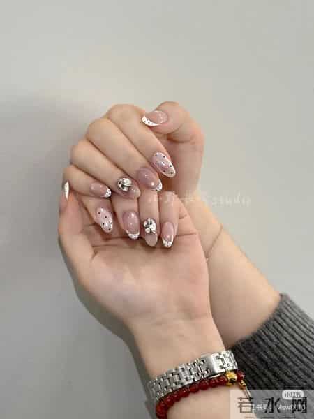 跟新年很适配的贵气美甲更新啦