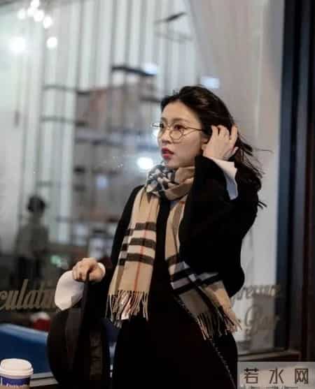 为何你戴围巾有股浓浓的“大妈感”？跟着三木博主这样戴，真优雅