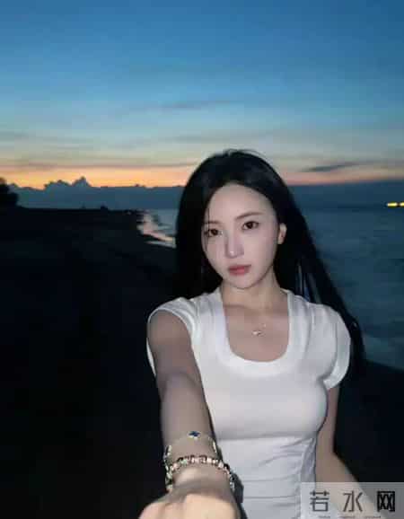 安徽职业技术学院校花美出圈了，貌美如花，倾国倾城，太迷人了