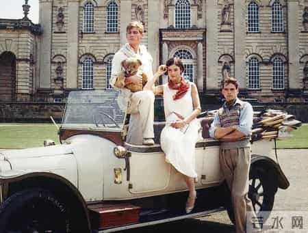 阔腿裤霸屏商场，排骨羽绒服翻红，真正的潮流不再来自秀场