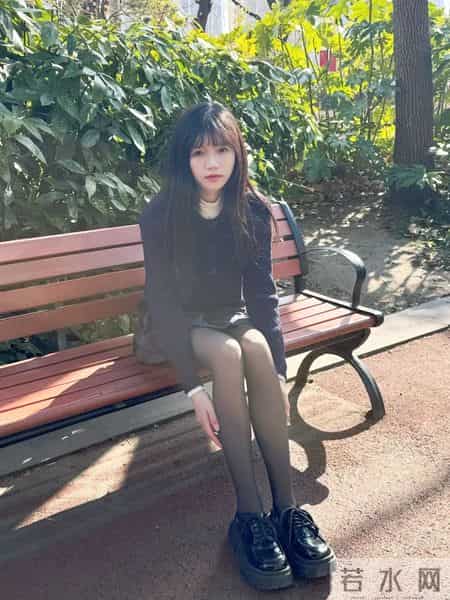 薄黑配百褶太犯规了，穿上直接变甜酷学姐！