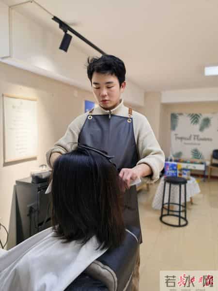 有人从云南、河南来武汉找他理发