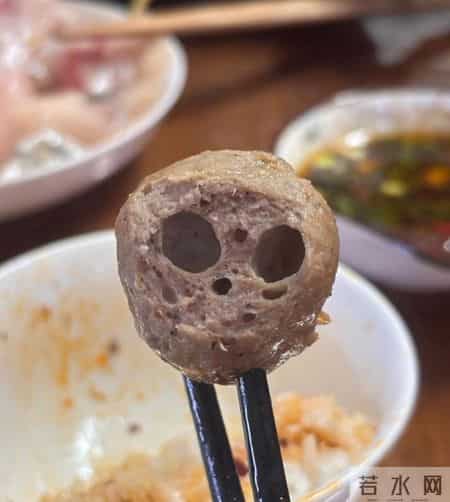 男子偶遇“一片被砍的竹子”，感觉被冒犯了，网友：谁的馊主意~