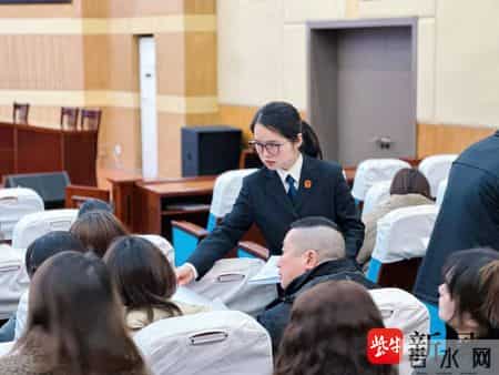 丹徒法院公开审理物业项目经理贪污案，100 余行业代表旁听受警示